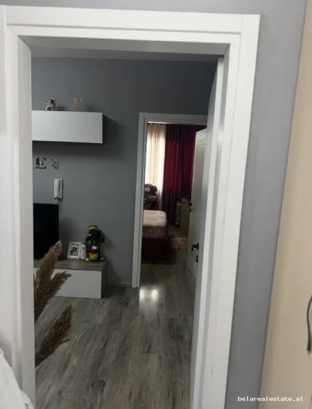 Tirane, jepet me qera apartament 1+1+Ballkon Kati 4, 65 m² 420 € (Thoma Koxhaj)