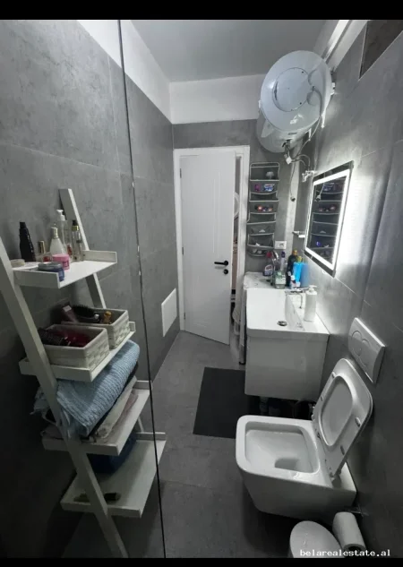 Tirane, jepet me qera apartament 1+1+Ballkon Kati 4, 65 m² 420 € (Thoma Koxhaj)