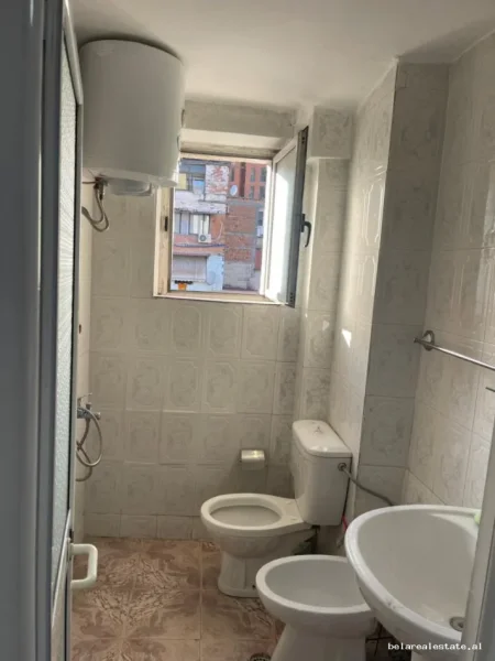 Tirane, jepet me qera zyre Kati 3, 73 m² 522 € (Memo Meto)