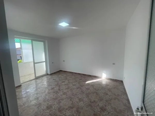 Tirane, jepet me qera zyre Kati 3, 73 m² 522 € (Memo Meto)
