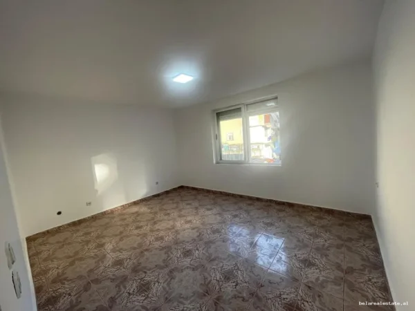 Tirane, jepet me qera zyre Kati 3, 73 m² 522 € (Memo Meto)