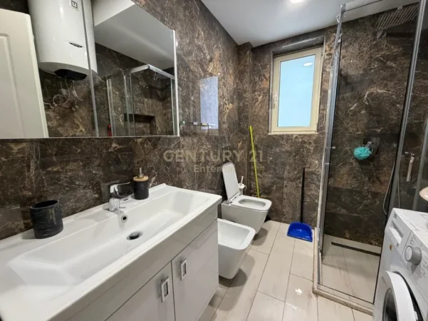 Tirane, jepet me qera apartament 2+1 Kati 1, 65 m² 800 € (rruga e durresit)