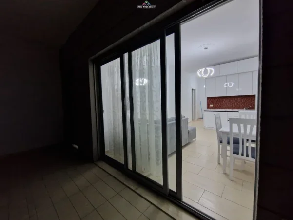 Tirane, jepet me qera apartament 1+1+Ballkon Kati 4, 75 m² 820 € (Him Kolli)