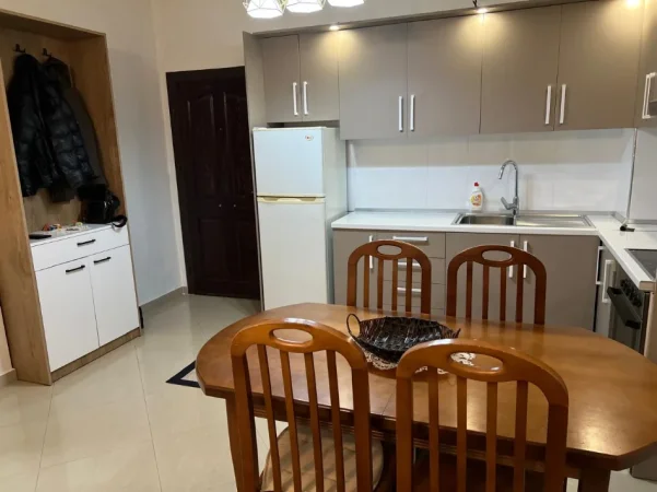 Tirane, jepet me qera apartament 1+1+Aneks+Ballkon Kati 5, 74 m² 420 € (yzberisht)