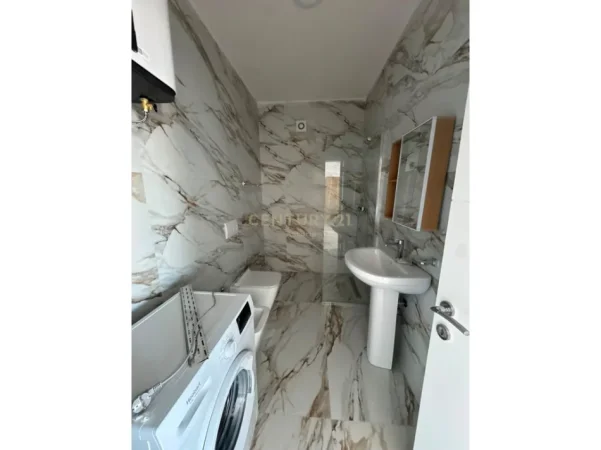 Tirane, jepet me qera apartament 1+1 Kati 7, 67 m² 450 € (jordan misja)