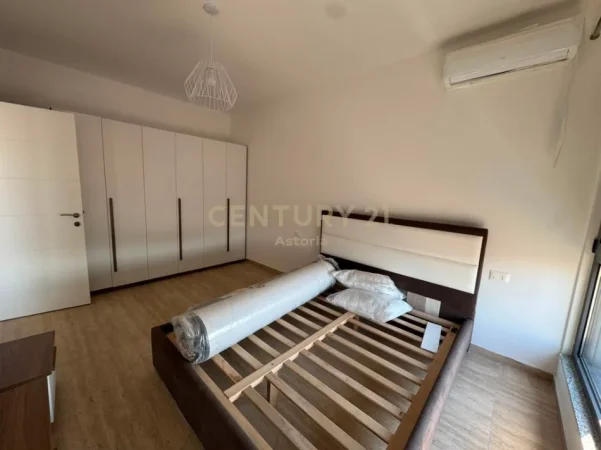 Tirane, jepet me qera apartament 1+1 Kati 7, 67 m² 450 € (jordan misja)