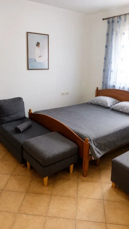 Tirane, jepet me qera apartament 1+1 Kati 2, 70 m² 600 € (air albania)