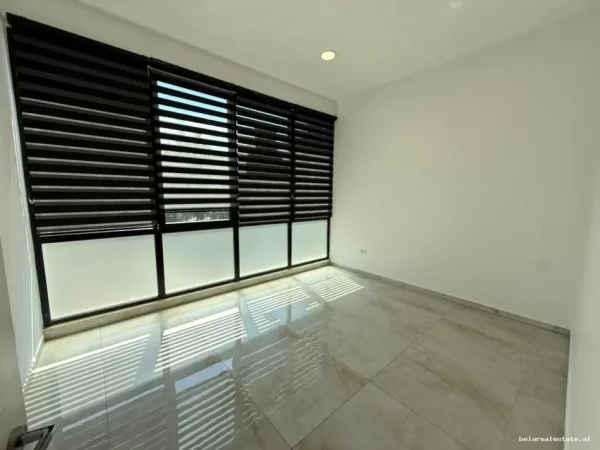 Tirane, jepet me qera zyre Kati 1, 240 m² 3.200 € (Rruga e Dibres)