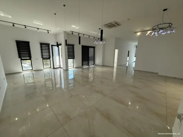 Tirane, jepet me qera zyre Kati 1, 240 m² 3.200 € (Rruga e Dibres)