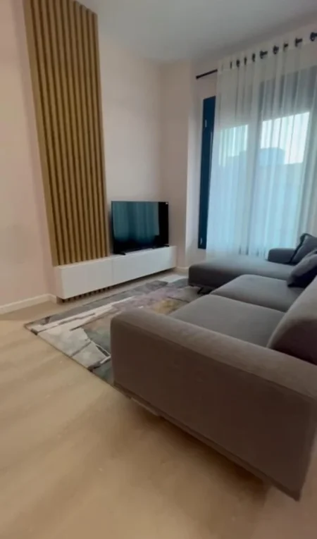Tirane, jepet me qera apartament 1+1 Kati 4, 70 m² 900 € (Rruga e Kosovareve)