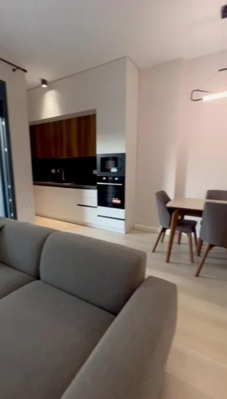 Tirane, jepet me qera apartament 1+1 Kati 4, 70 m² 900 € (Rruga e Kosovareve)