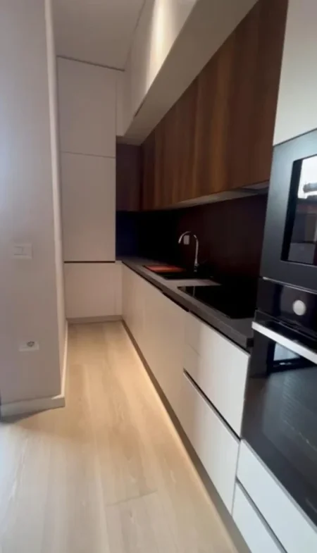 Tirane, jepet me qera apartament 1+1 Kati 4, 70 m² 900 € (Rruga e Kosovareve)