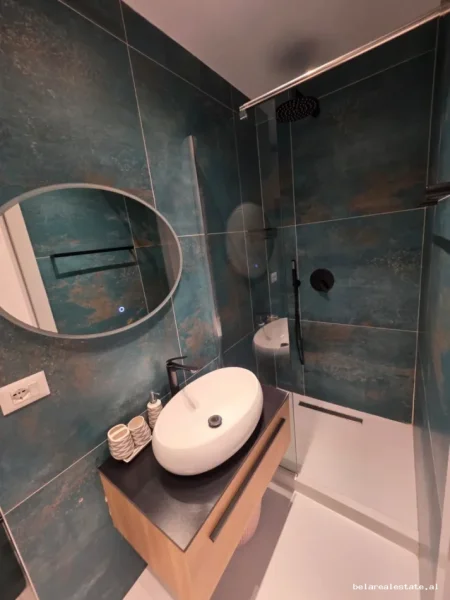 Tirane, jepet me qera apartament 1+1+Ballkon Kati 2, 50 m² 573 € 