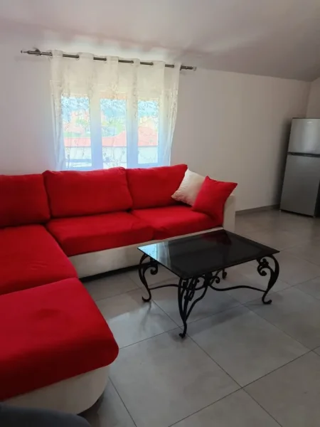 Tirane, jepet me qera apartament 2+1 Kati 3, 150 m² 400 € (Yzberisht)