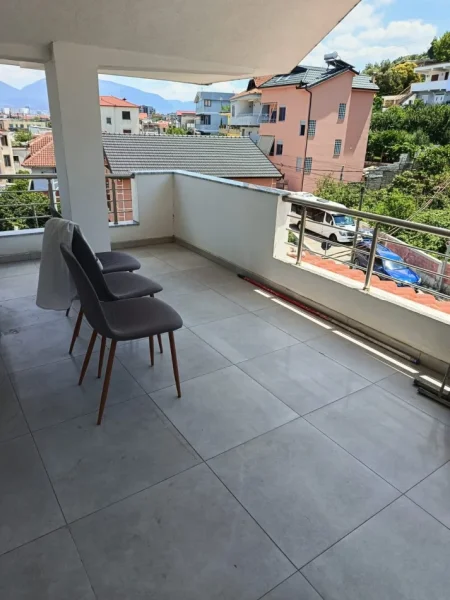 Tirane, jepet me qera apartament 2+1 Kati 3, 150 m² 400 € (Yzberisht)