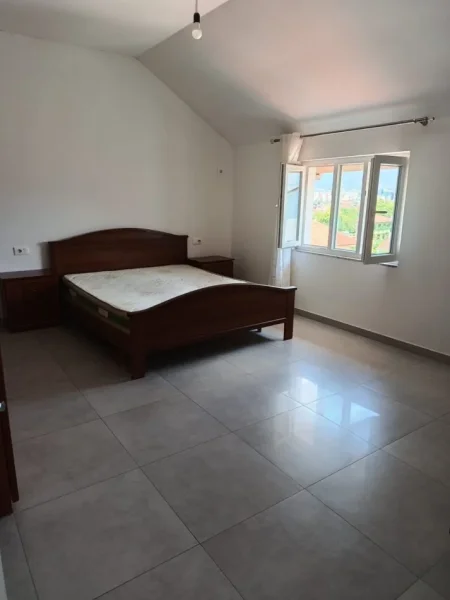 Tirane, jepet me qera apartament 2+1 Kati 3, 150 m² 400 € (Yzberisht)