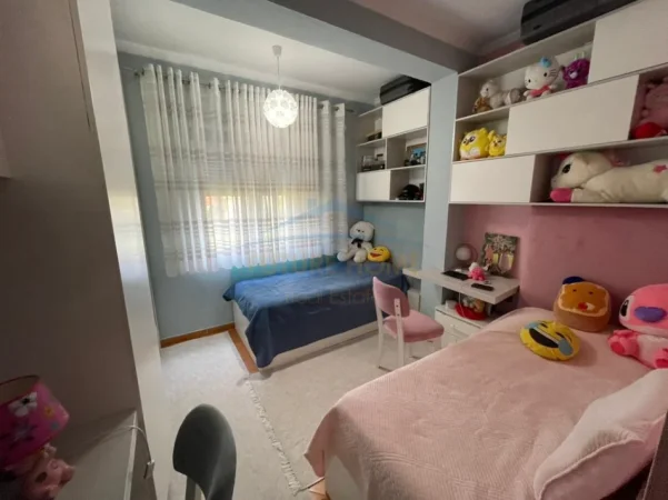 Tirane, jepet me qera apartament 2+1 Kati 2, 109 m² 500 € (Rruga Siri Kodra)