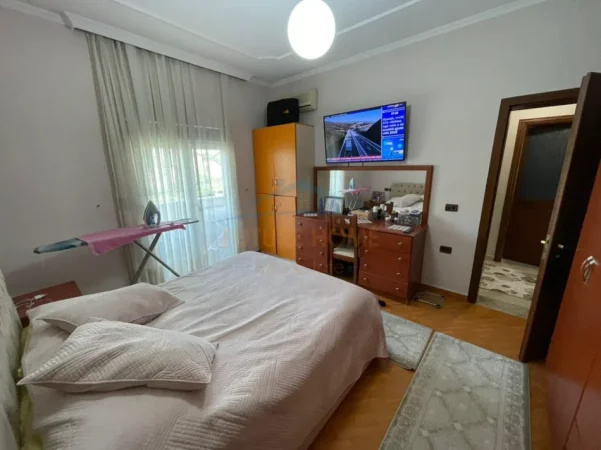 Tirane, jepet me qera apartament 2+1 Kati 2, 109 m² 500 € (Rruga Siri Kodra)