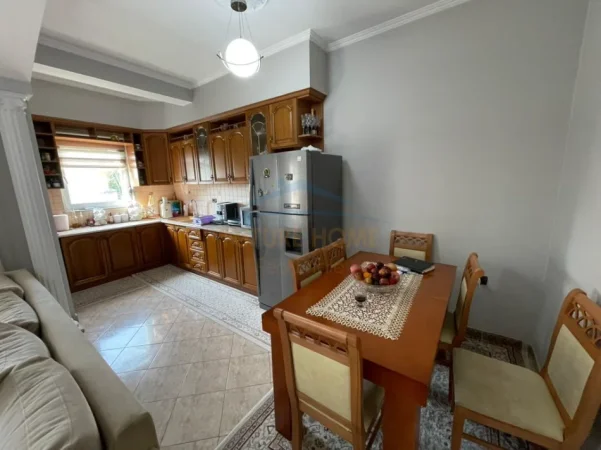 Tirane, jepet me qera apartament 2+1 Kati 2, 109 m² 500 € (Rruga Siri Kodra)