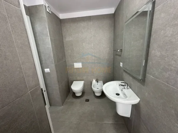 Tirane, jepet me qera apartament 2+1 , 109 m² 550 € (Univers City)