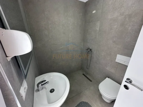 Tirane, jepet me qera apartament 2+1 , 109 m² 550 € (Univers City)