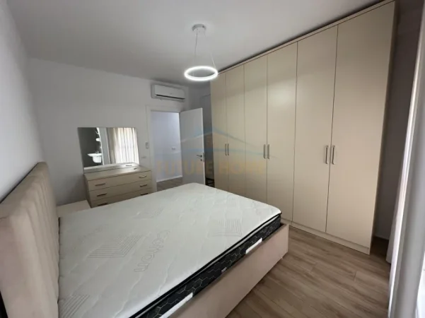 Tirane, jepet me qera apartament 2+1 , 109 m² 550 € (Univers City)