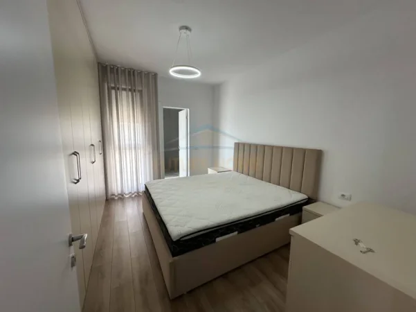 Tirane, jepet me qera apartament 2+1 , 109 m² 550 € (Univers City)
