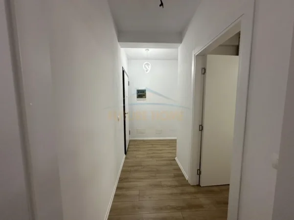 Tirane, jepet me qera apartament 2+1 , 109 m² 550 € (Univers City)