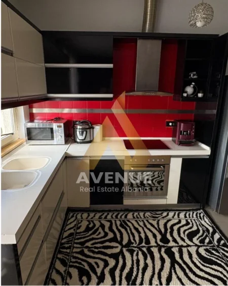Tirane, jepet me qera apartament 2+1+Ballkon Kati 6, 78 m² 650 € (Rruga Petro Nini)