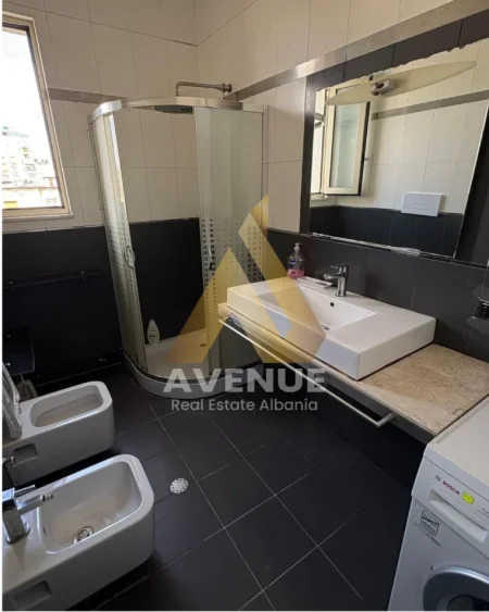 Tirane, jepet me qera apartament 2+1+Ballkon Kati 6, 78 m² 650 € (Rruga Petro Nini)