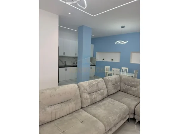 Tirane, jepet me qera apartament 1+1 Kati 9, 87 m² 680 € (Rruga Siri Kodra)