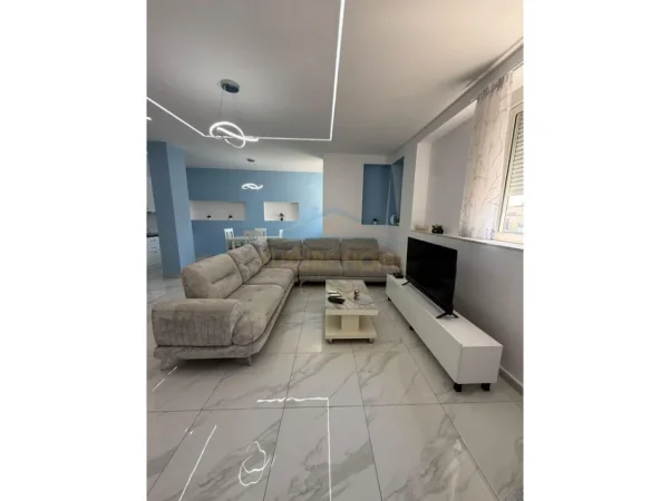 Tirane, jepet me qera apartament 1+1 Kati 9, 87 m² 680 € (Rruga Siri Kodra)