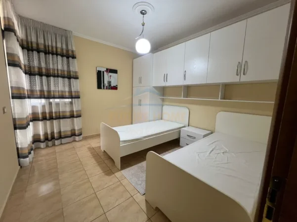Tirane, jepet me qera apartament 2+1 Kati 6, 100 m² 850 € (Blloku)