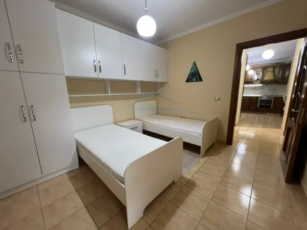 Tirane, jepet me qera apartament 2+1 Kati 6, 100 m² 850 € (Blloku)