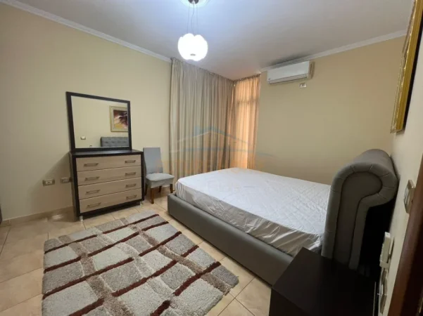 Tirane, jepet me qera apartament 2+1 Kati 6, 100 m² 850 € (Blloku)