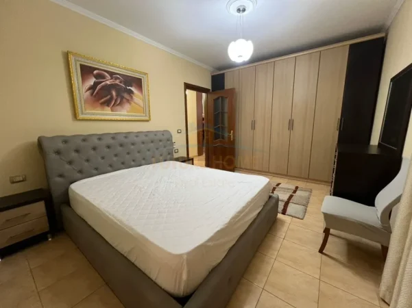 Tirane, jepet me qera apartament 2+1 Kati 6, 100 m² 850 € (Blloku)