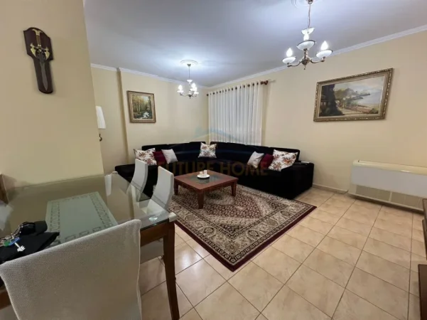 Tirane, jepet me qera apartament 2+1 Kati 6, 100 m² 850 € (Blloku)