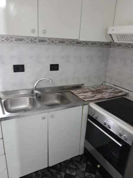 Tirane, jepet me qera apartament 2+1 Kati 5, 86 m² 400 € (Shkolla Bashkuar)
