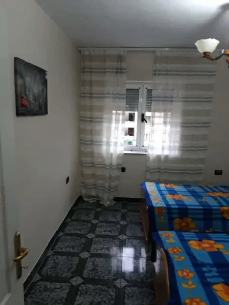 Tirane, jepet me qera apartament 2+1 Kati 5, 86 m² 400 € (Shkolla Bashkuar)