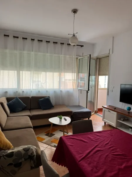 Tirane, jepet me qera nga Pronari, pa-komision apartament 1+1+Ballkon Kati 3, 70 m² 550 € (Prokop Mima Pallati Kristal Center Kati 3)