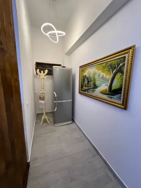 Tirane, jepet me qera garsonier 1+1 Kati 1, 30 m² 420 € (Globe Rruga e Kavajes)