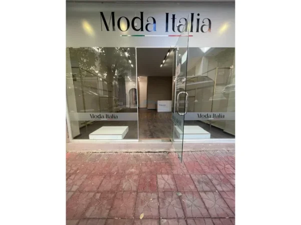 Tirane, jepet me qera dyqan Kati 0, 52 m² 500 € 