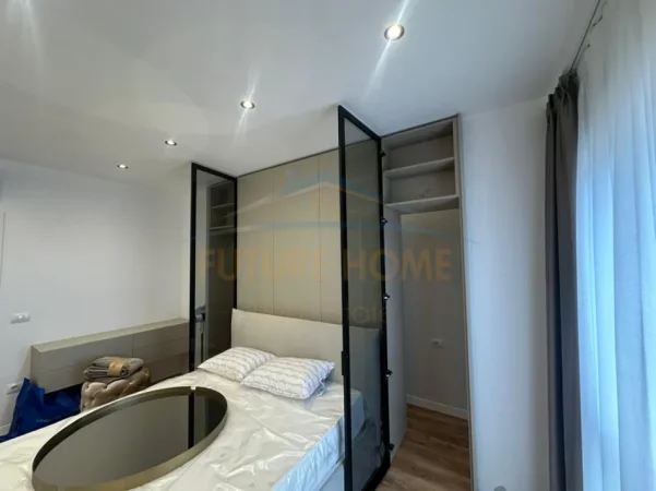 Tirane, jepet me qera apartament 1+1 Kati 7, 800 € (Tirana Ring Center)