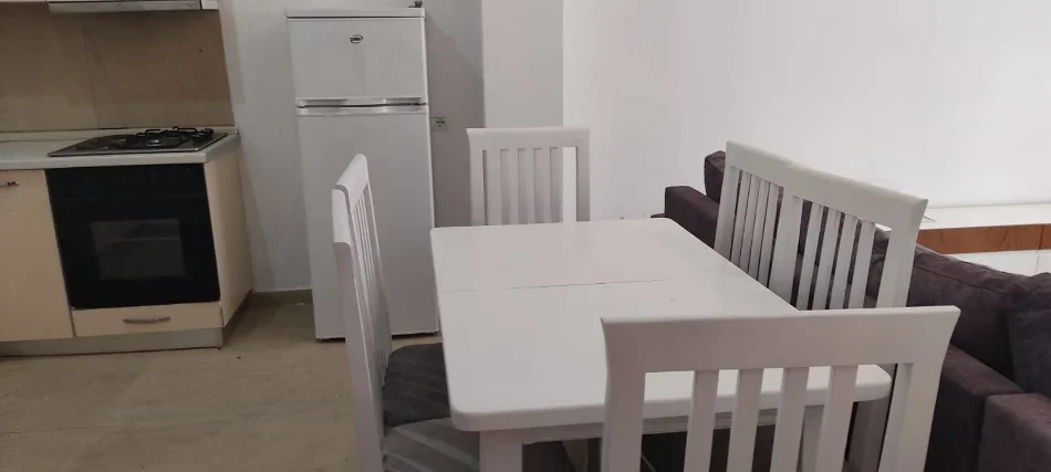 Tirane, jepet me qera apartament 2+1 Kati 2, 90 m² 40.000 Lek (Bar Enzo Kopshti Botanik)