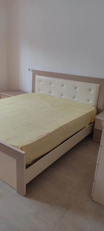 Tirane, jepet me qera apartament 2+1 Kati 2, 90 m² 40.000 Lek (Bar Enzo Kopshti Botanik)