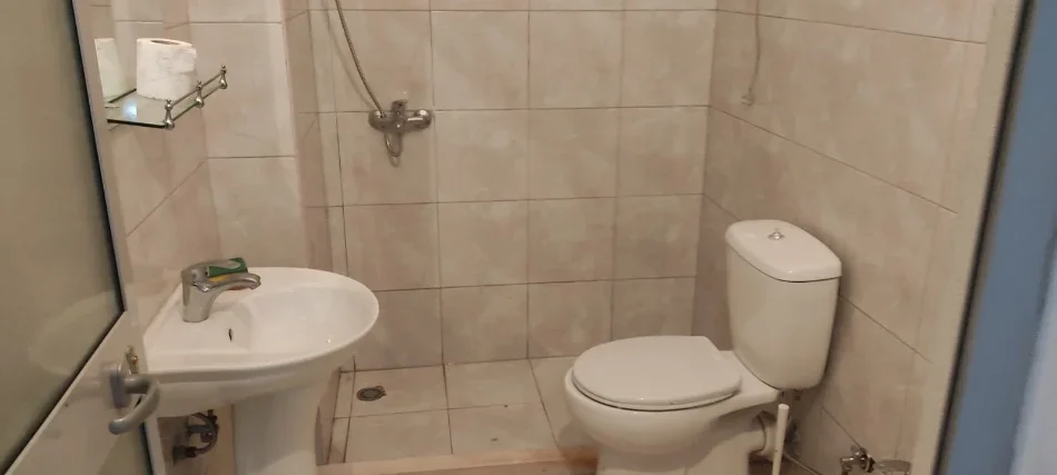 Tirane, jepet me qera apartament 2+1 Kati 2, 90 m² 40.000 Lek (Bar Enzo Kopshti Botanik)