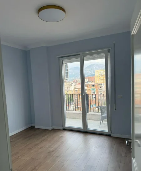 Tirane, jepet me qera apartament 3+1 Kati 6, 114 m² 750 € (Oxhaku)