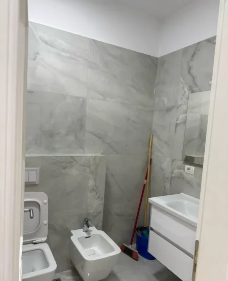 Tirane, jepet me qera apartament 3+1 Kati 6, 114 m² 750 € (Oxhaku)