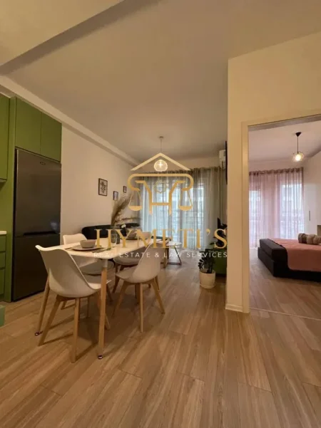 Shqiperi, jepet me qera apartament 1+1 , 60 m² 650 € (Rr. Frosina Plaku)
