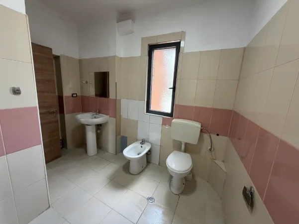 Shqiperi, jepet me qera apartament 1+1+Ballkon Kati 3, 60 m² 450 € (Rruga:Mihal Grameno)
